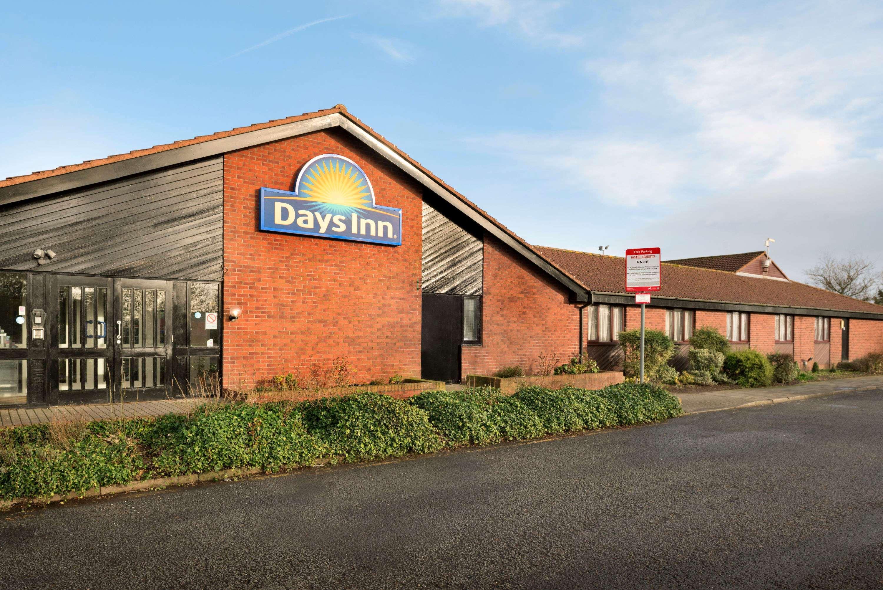 Days Inn Hotel גרטנה גרין מראה חיצוני תמונה