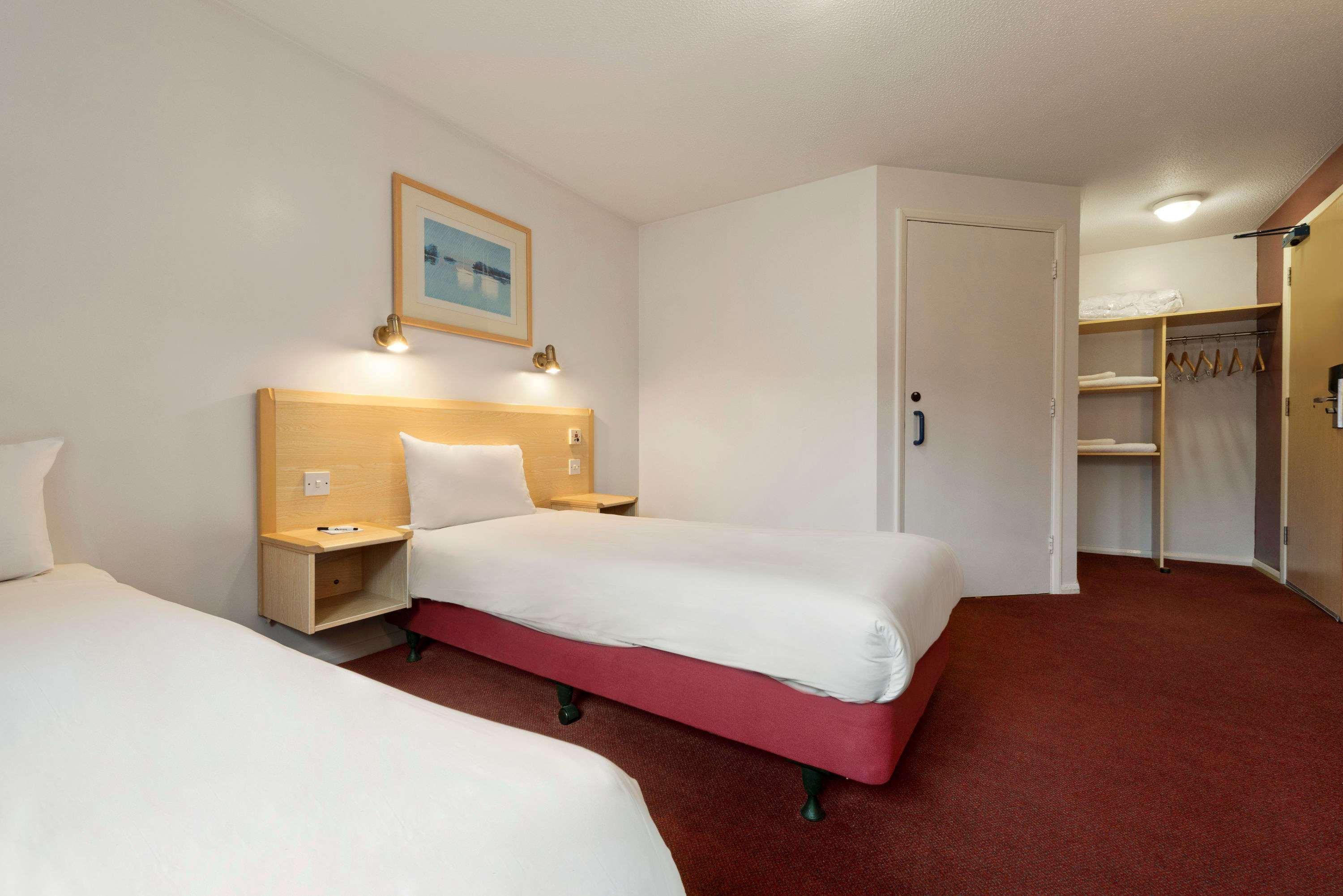Days Inn Hotel גרטנה גרין מראה חיצוני תמונה